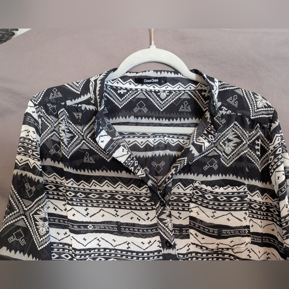 GeeGee size large sheer geometric tunic blouse in black/white - Picture 7 of 12